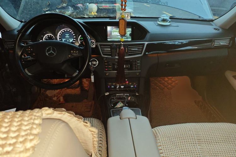 Used Mercedes-Benz E-Class 2011 E 300 L Fashion Prestige Model Center Console