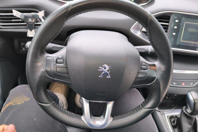 Used Peugeot 308S 2015 1.2T Automatic Jingchi Edition Steering Wheel