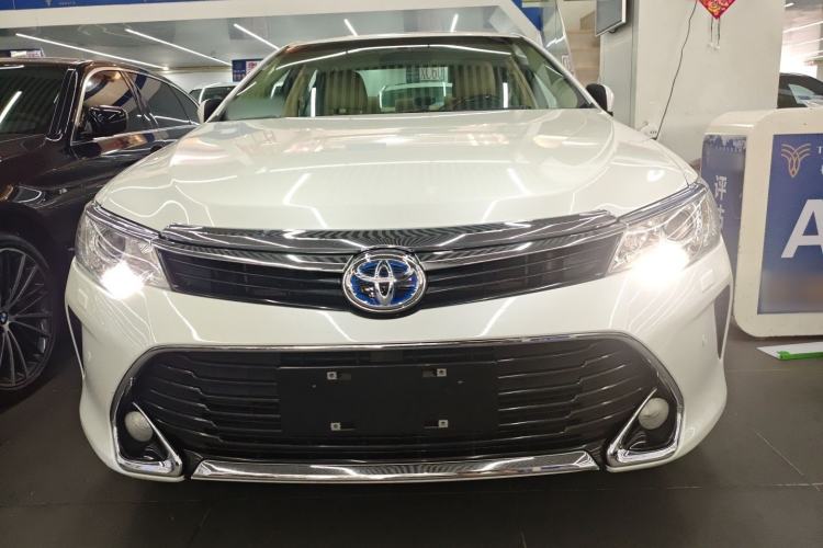 Used Toyota Camry 2016 Dual-Engine 2.5 HG 10th Anniversary Deluxe Navigation Edition Front
