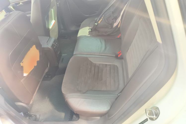 Used Volkswagen Magotan 2015 Travel Edition 2.0 TSI Comfort Version Interior 4