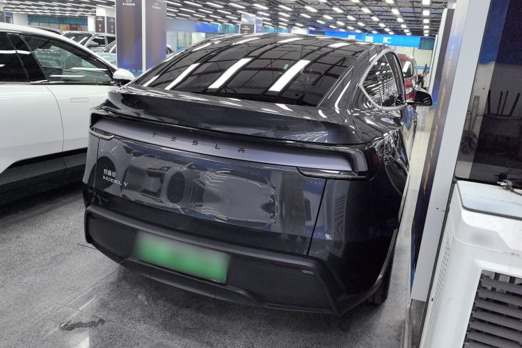 Used Tesla Model Y 2025 Rear-Wheel-Drive Version
