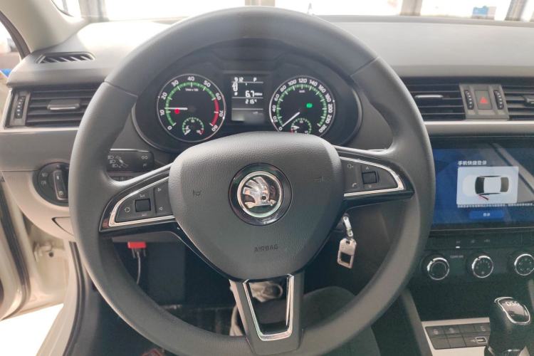 Used Skoda Octavia 2019 TSI230 DSG SmartDrive Comfort Edition China V Standard Steering Wheel