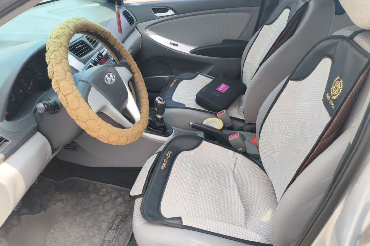 Used Hyundai Verna (older generation) 2010 Sedan 1.4L Manual Comfort GS Left Front Seat