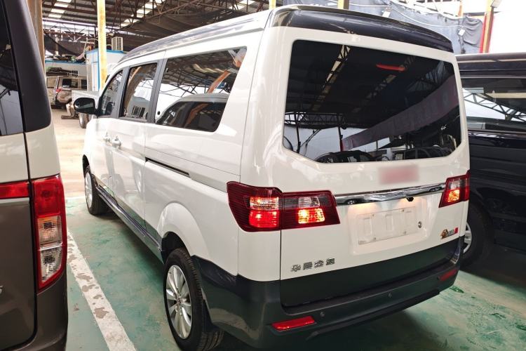 Used Jinbei Gold Hiace M Classic 2023 1.5L Travel Lion Passenger Vehicle 5/6/7 Seats
