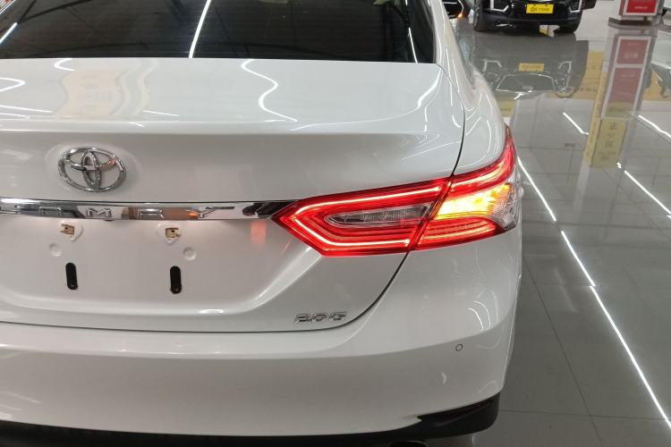 Used Toyota Camry 2021 2.0G Luxury Edition
