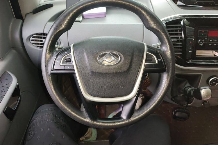 Used SAIC MAXUS Xintu V80 2019 2.0T Plus 6-Speed Manual – Aoyuntong Short Wheelbase Mid-Roof Design 5/6-Seater
