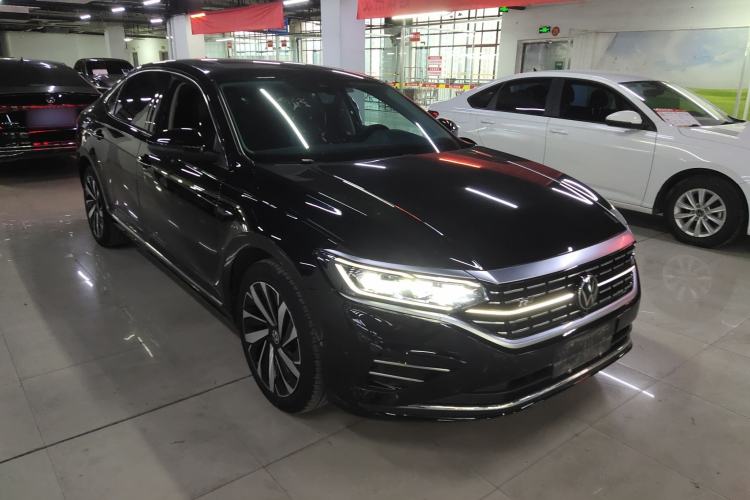 Used Volkswagen Passat 2023 Facelift 330TSI Luxury Edition
