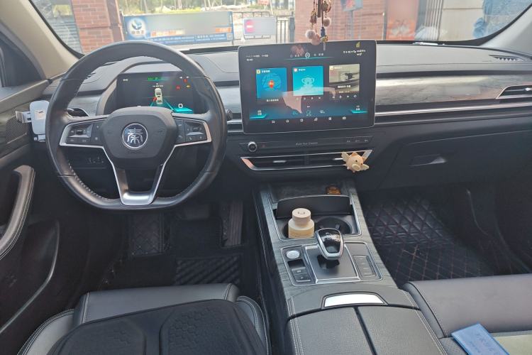Used BYD Qin Pro New Energy 2018 DM 1.5TI Automatic Smart Connect Elite Model Center Console