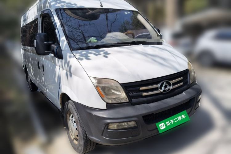 Used SAIC MAXUS Xintu V80 2019 2.5T Classic Model 6-Speed Manual Aotong Long Wheelbase Mid-Height 7-Seater