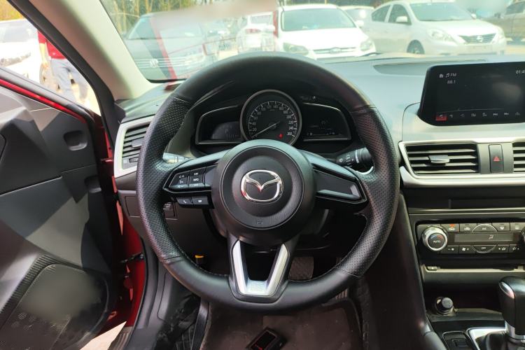 Used Mazda 3 Axela 2019 Cloud-Controlled Sedan 1.5L Automatic Luxury Model China VI Standard Steering Wheel