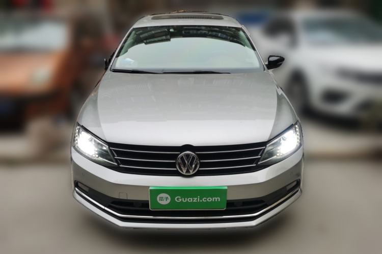 Used Volkswagen Sagitar 2017 230TSI Automatic Luxury Edition
