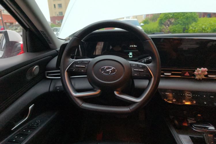 Used Hyundai Elantra 2022 1.5L CVT LUX Prestige Edition Steering Wheel