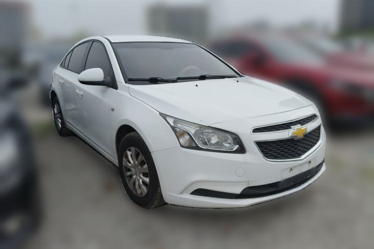 Used Chevrolet Cruze 2015 1.5L Classic SL MT Front Right 45 Deg