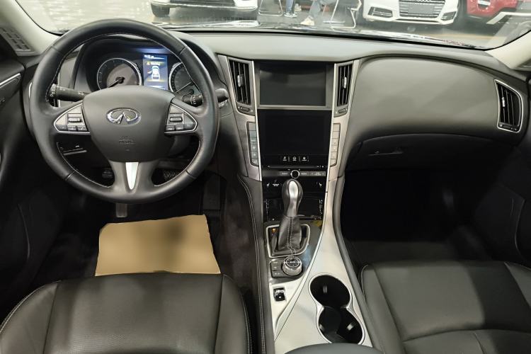 Used Infiniti Q50 2014 3.7L Comfort Edition Center Console