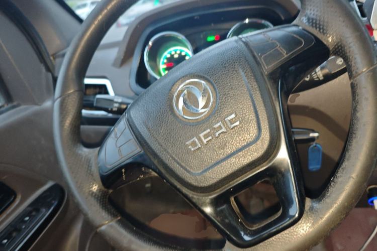 Used Dongfeng Yufeng EM26 2023 High-End Model 41.86 kWh CATL Steering Wheel