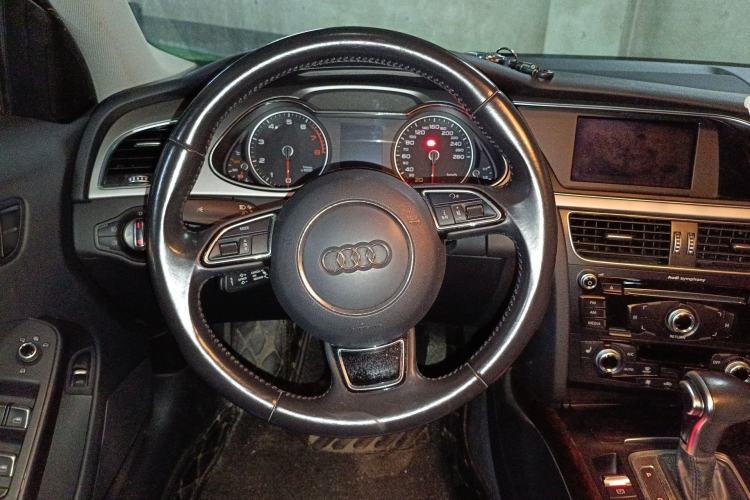 Used Audi A4L 2016 35 TFSI Collection Edition S line Comfort Model Steering Wheel
