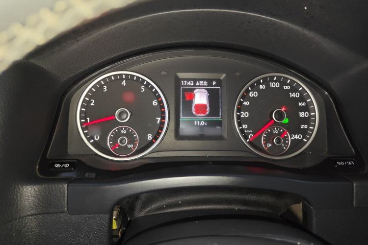 Used Volkswagen Tiguan L 2015 1.8TSI Automatic All-Wheel-Drive Luxury Model