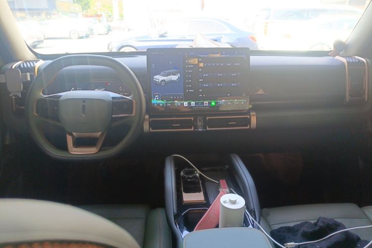 Used iCAR 03 2024 472km Four-Wheel Drive Long-Range Smart Enjoyment Version Center Console