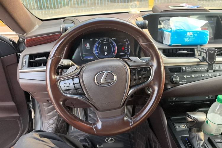 Used Lexus ES 2018 200 Excellence Edition China V Standard Steering Wheel