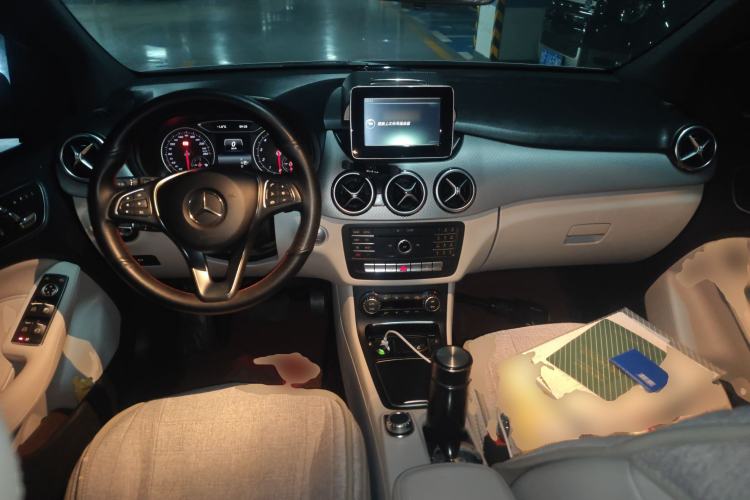 Used Mercedes-Benz B-Class 2015 B 200 Fashion Model Center Console