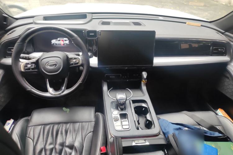 Used GAC Trumpchi GS8 2022 Dual-Engine Series 2.0TM Two-Wheel Drive Prestige Edition (7 Seats) Center Console