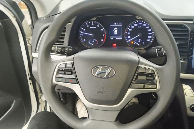 Used Hyundai Elantra (6th Generation / Lingdong) 2016 1.6L Manual ZhiXuan · Dynamic Model Steering Wheel