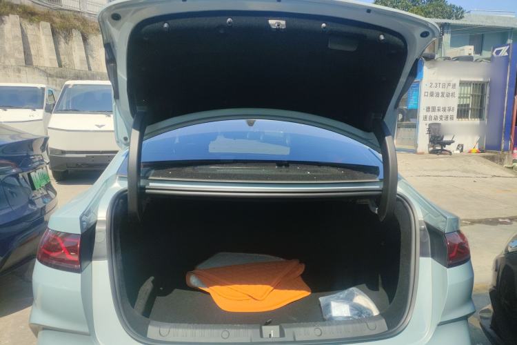 Used BYD Qin L 2025 DM-i Smart Drive 80KM Leading Model