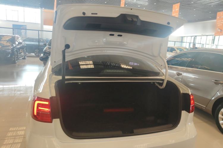 Used Volkswagen Sagitar 2017 230TSI Automatic Comfort Version
