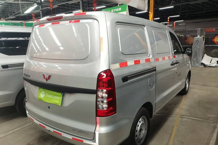 Used Wuling Hongguang V 2022 1.5L Jingqu Edition Enclosed-Window Vehicle with Hydraulic Power Steering LAR
