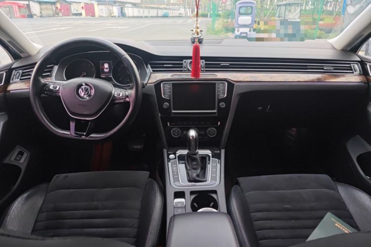 Used Volkswagen Magotan 2017 330TSI DSG Luxury Model Center Console