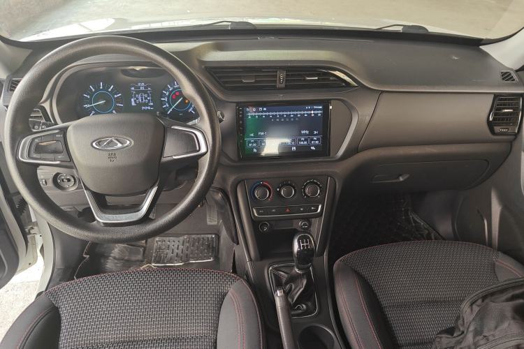 Used Chery Tiggo 3 2020 Million Global Edition 1.5L Manual Fashion Model Center Console