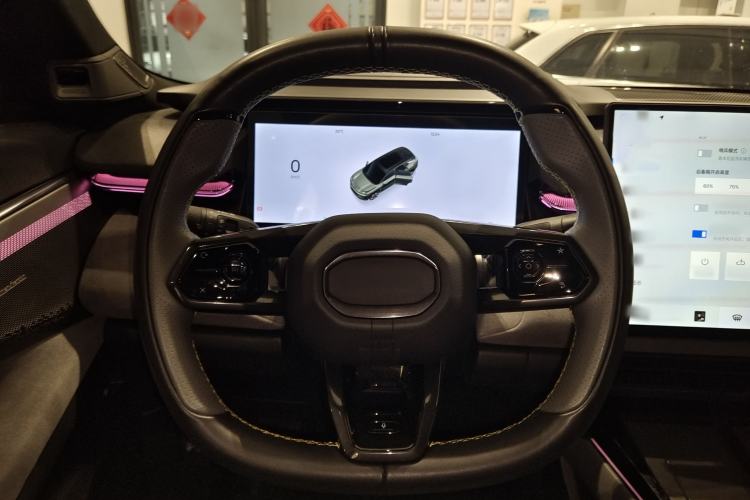 Used Lynk & Co 08 EM-P 2025 220 km All-Wheel-Drive Performance Halo
