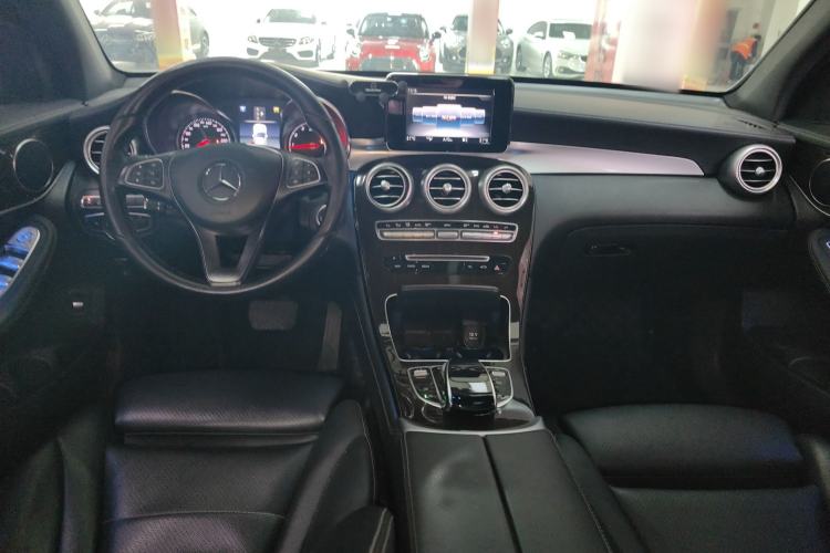 Used Mercedes-Benz GLC 2019 GLC 260 4MATIC Luxury Model Center Console