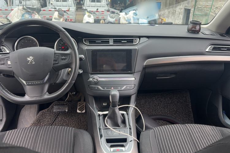 Used Peugeot 408 2015 1.2T Automatic Luxury Edition Center Console