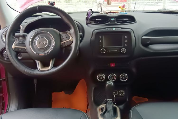 Used Jeep Renegade 2017 180T Automatic High-Energy Version Center Console