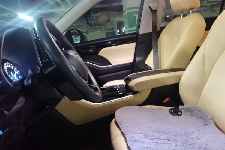 Used Toyota Highlander 2022 Dual-Engine 2.5L Two-Wheel Drive Elite Edition 5 Seats