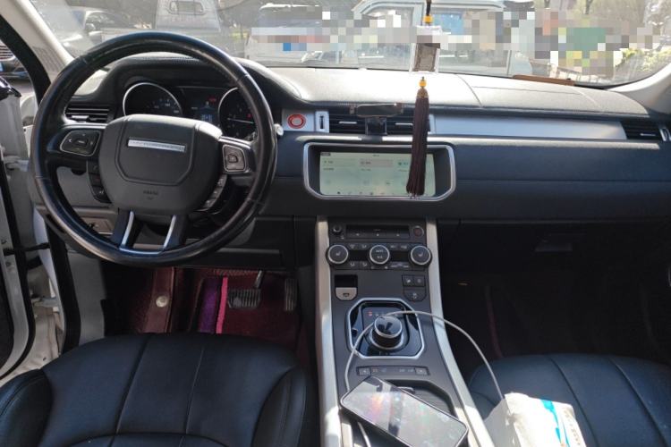 Used Land Rover Range Evoque 2018 240 PS SE Smart Brilliance Edition Center Console