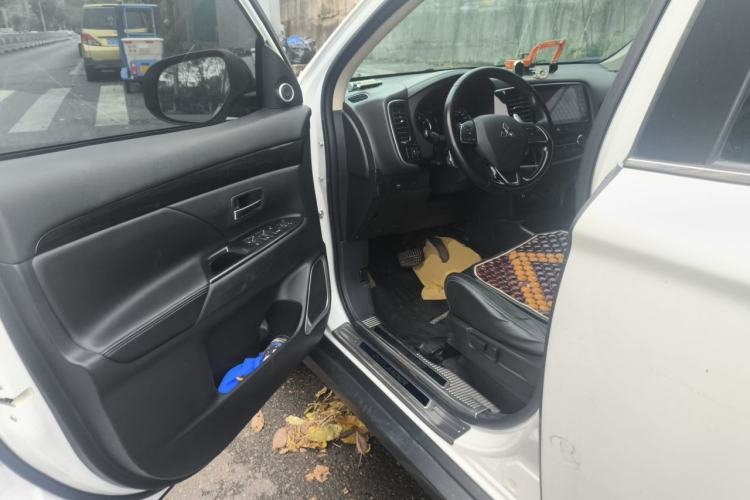 Used Mitsubishi Outlander 2018 2.4L 4x4 Luxury Edition 7-Seater
