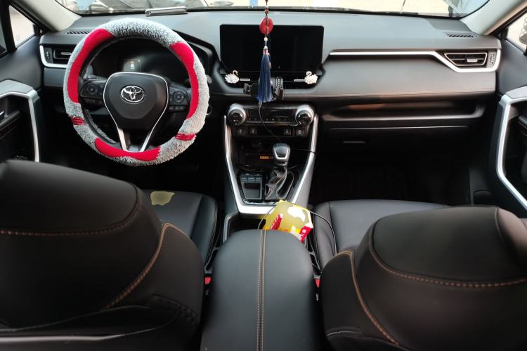 Used Toyota RAV4 2024 2.0L CVT Two-Wheel Drive Fashion Plus Edition Center Console