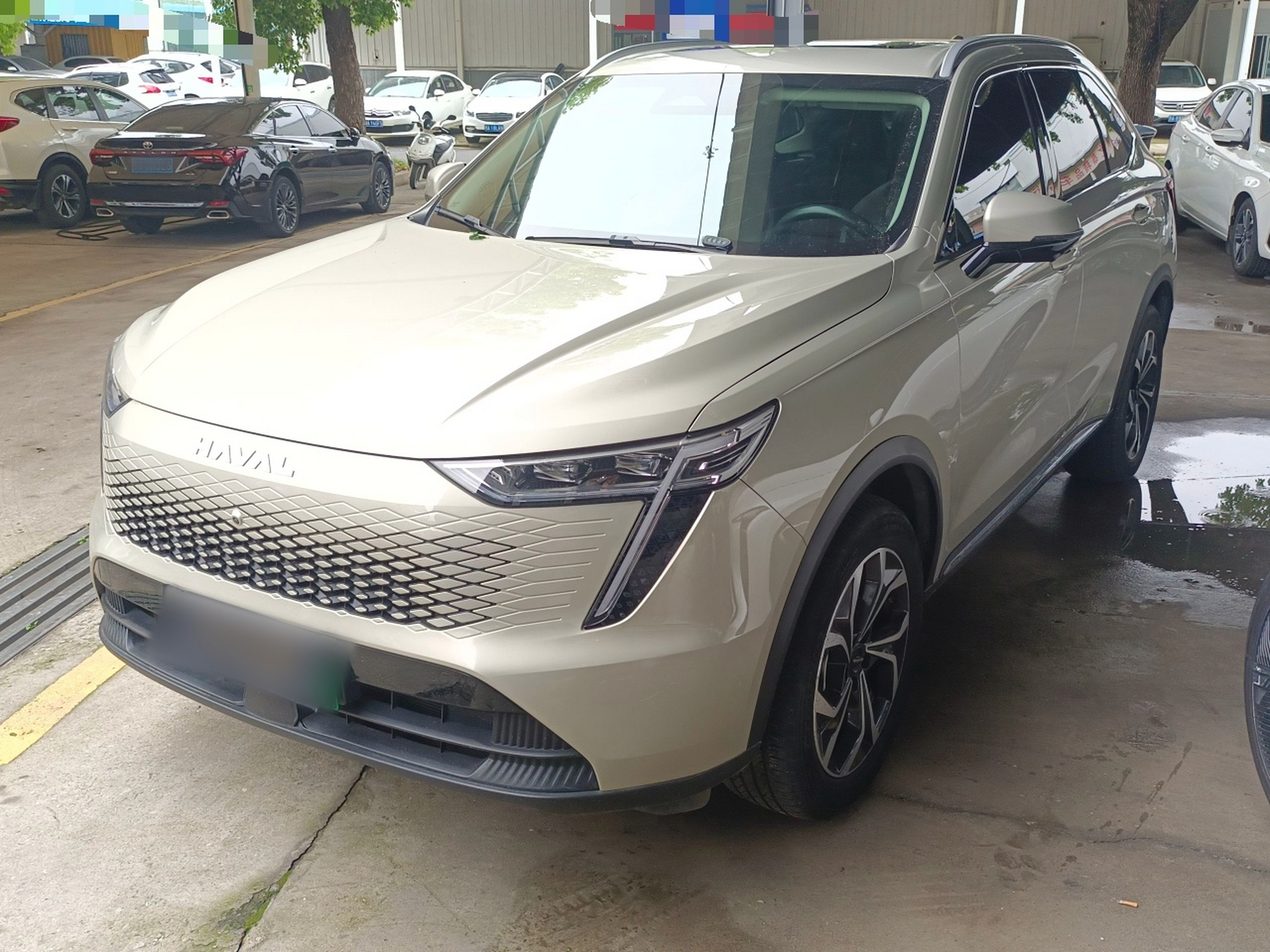 Под передней частью автомобиля