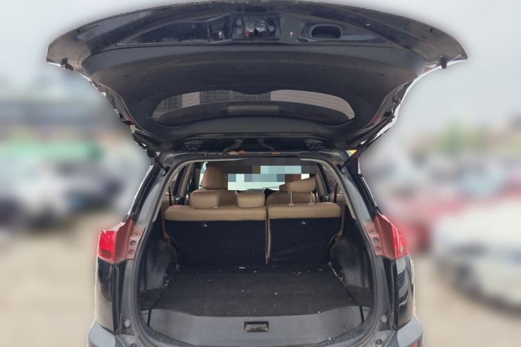 Used Toyota RAV4 2015 2.0L CVT Two-Wheel Drive Fashion Edition Trunk