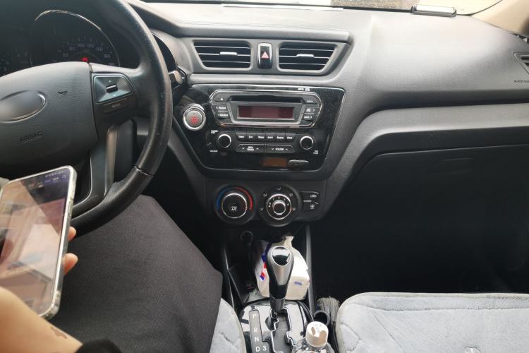 Used Kia K2 2012 Sedan 1.6L Automatic Transmission Premium Commemorative Edition Center Console