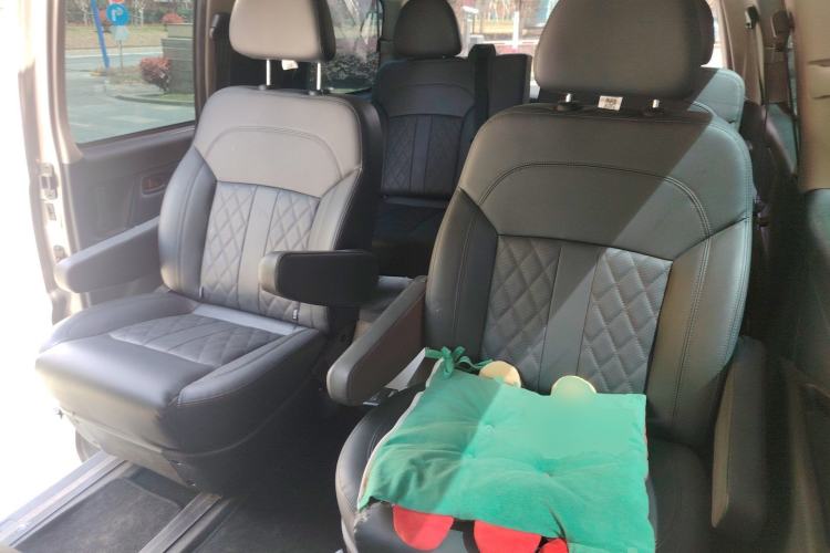 Used FORTHING Lingzhi M5 2022 Passenger Version Luxury Model 7 Seats Left Rear Seat