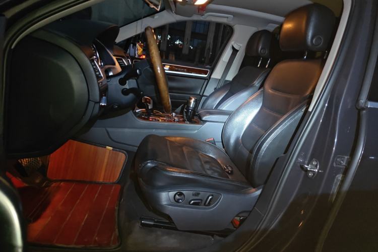 Used Volkswagen Touareg 2011 3.0 TSI High-End Version Left Front Seat