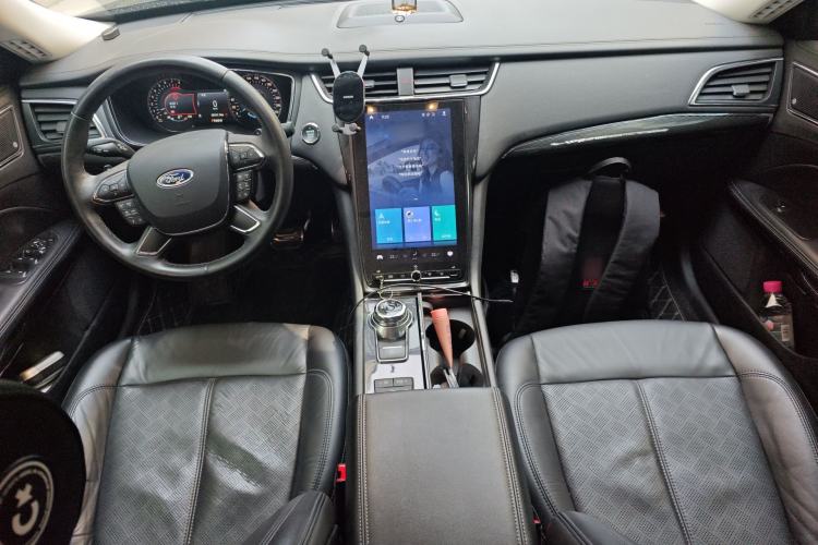 Used Ford Taurus 2019 EcoBoost 245 Premium Edition Center Console