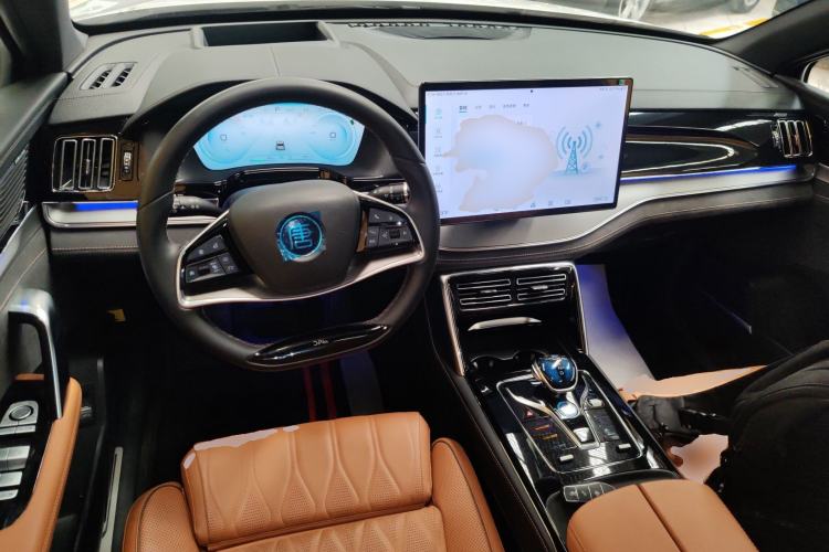 Used BYD Tang New Energy 2023 DM-i Champion Edition 112KM Prestige Model Center Console