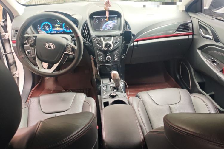 Used BYD Qin New Energy 2014 1.5T Flagship Model Center Console