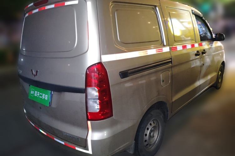 Used Wuling Hongguang V 2022 1.5L Jingqu Edition Enclosed-Window Vehicle with Hydraulic Power Steering LAR