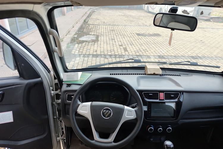 Used Foton Xiangling M 2018 1.5L Non-Load-Bearing Double-Cab with Dual Rear Tires (Cargo Version) DAM15L