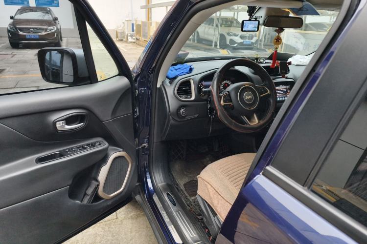 Used Jeep Renegade 2018 Connected Large Screen Version 180T Automatic Smart Version
